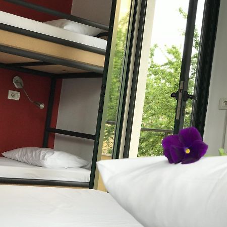 Destil Hostel Тирана Екстериор снимка