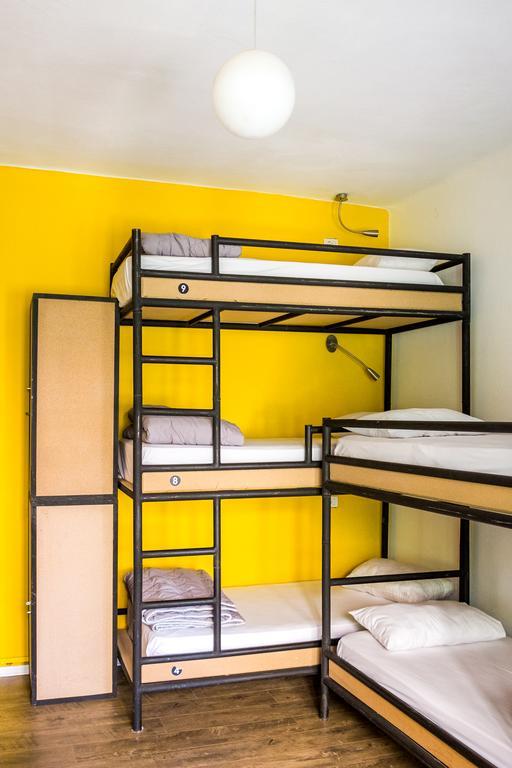 Destil Hostel Тирана Екстериор снимка
