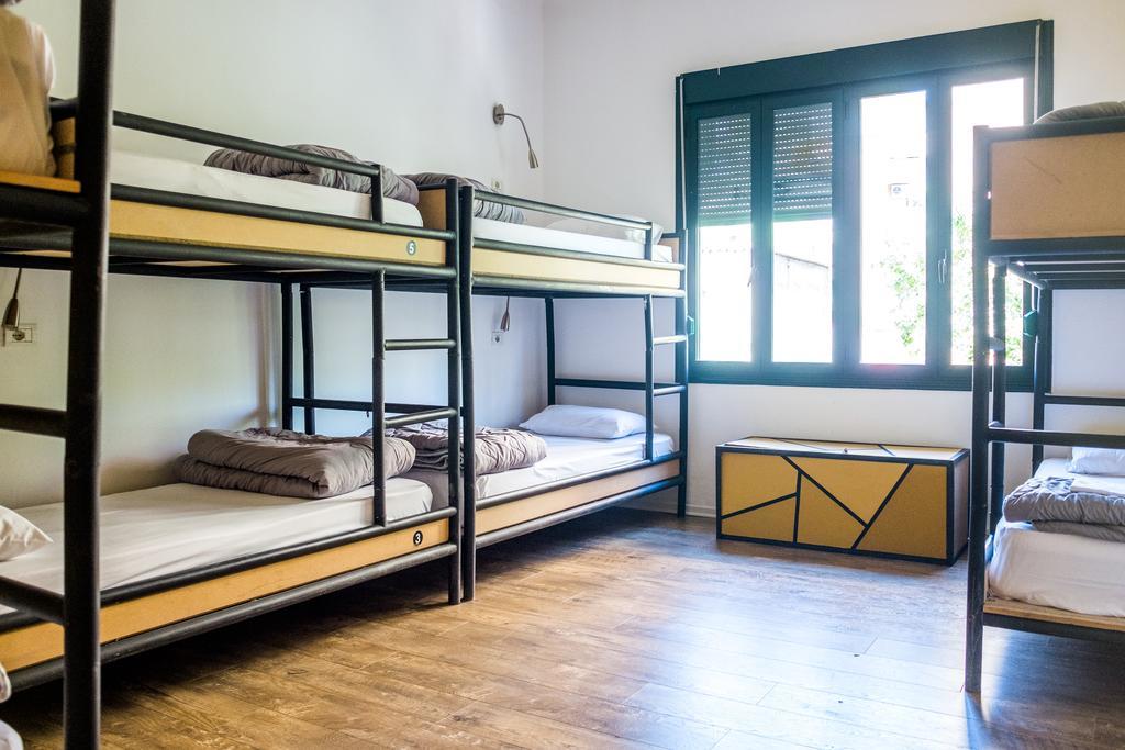 Destil Hostel Тирана Екстериор снимка