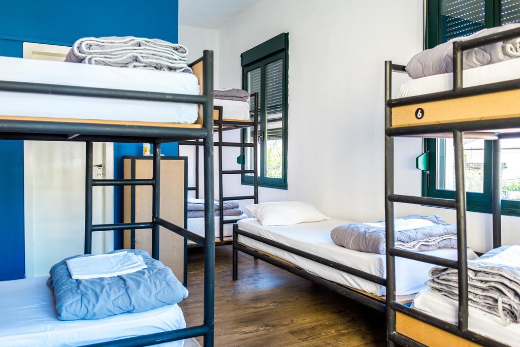 Destil Hostel Тирана Екстериор снимка