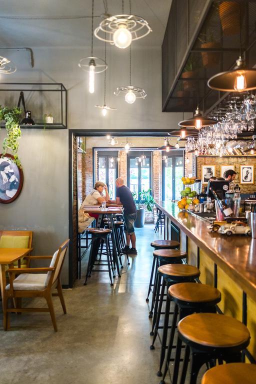 Destil Hostel Тирана Екстериор снимка