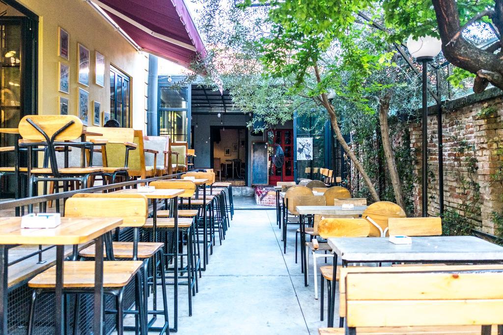 Destil Hostel Тирана Екстериор снимка