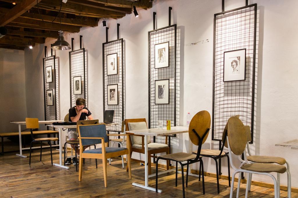Destil Hostel Тирана Екстериор снимка