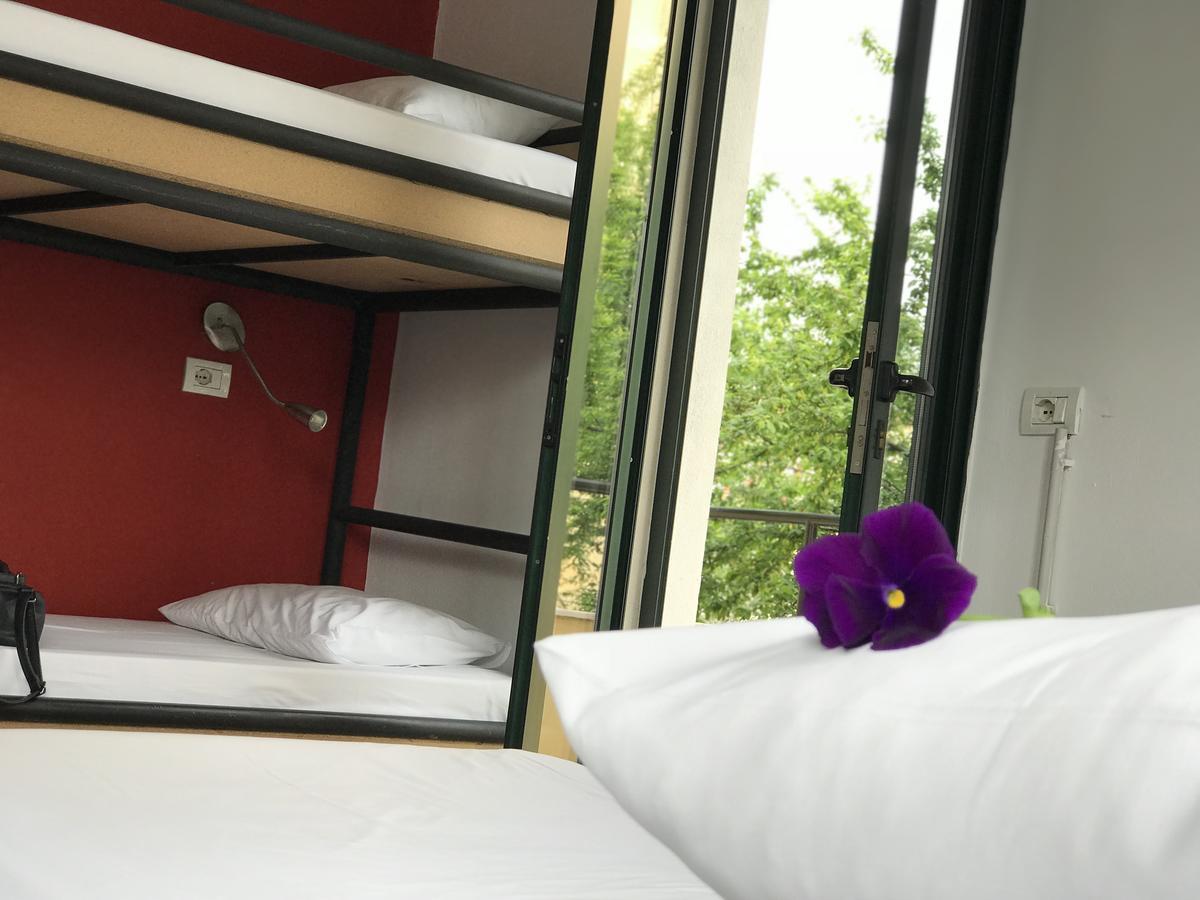 Destil Hostel Тирана Екстериор снимка