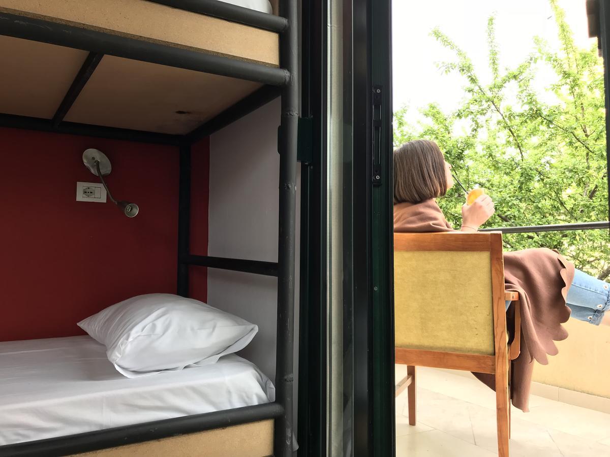 Destil Hostel Тирана Екстериор снимка